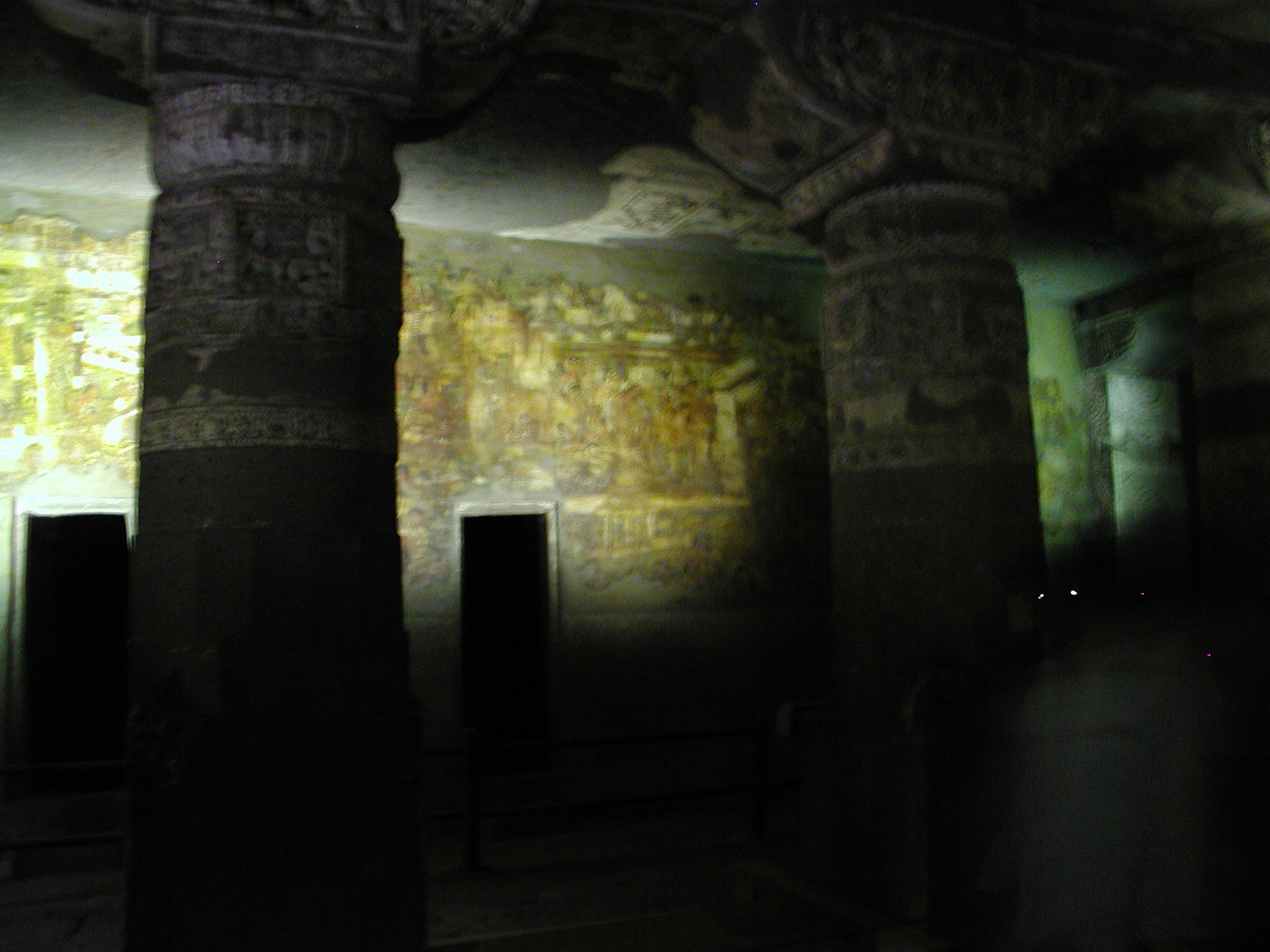 The walls in Ajunta Caves 