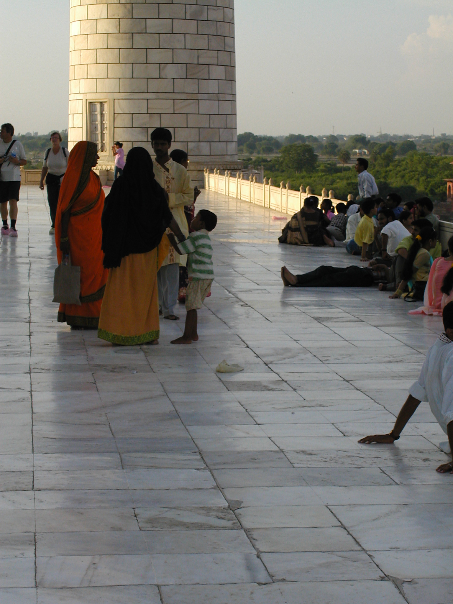 Indians gather at the Taj Mahal 