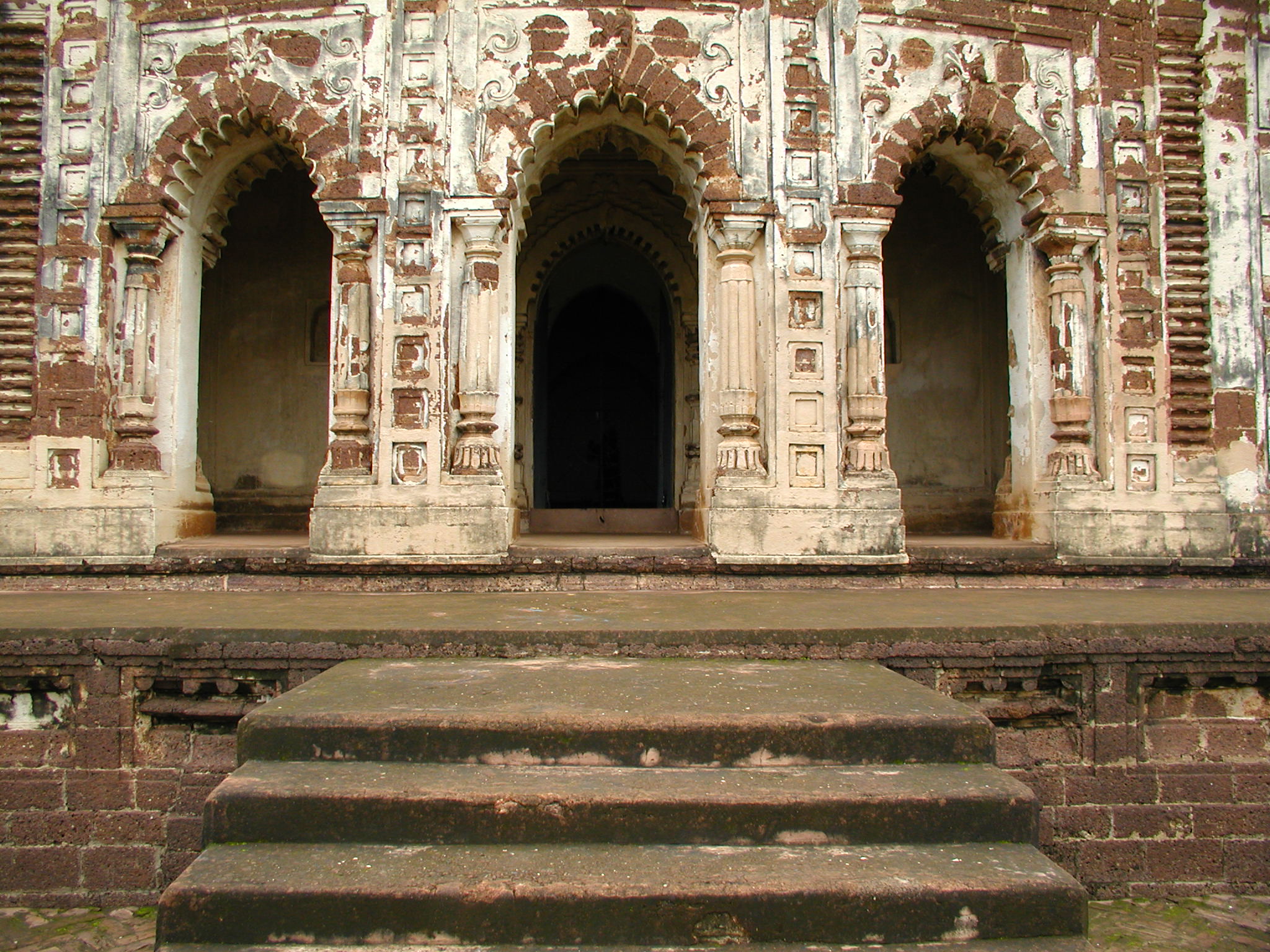 Archways in an ancient temple in Kolkata 