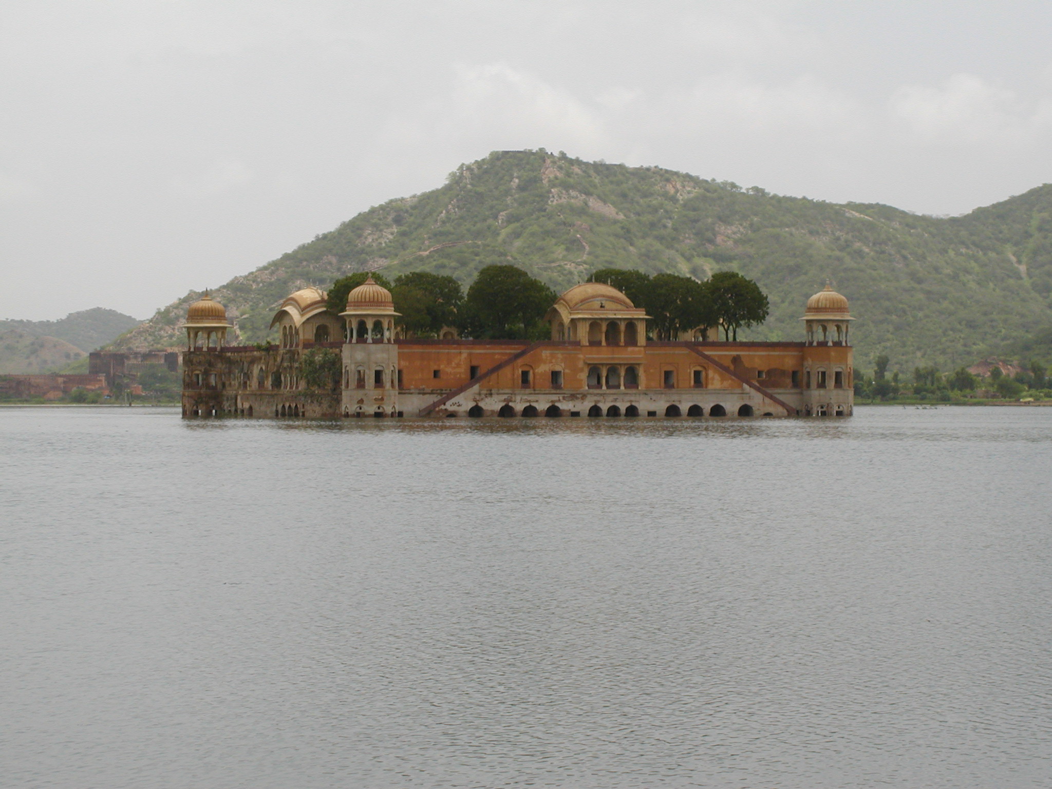 A lake fort in Jaipur 