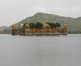 A lake fort in Jaipur.