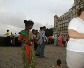 A woman and her children beg in Mumbai.